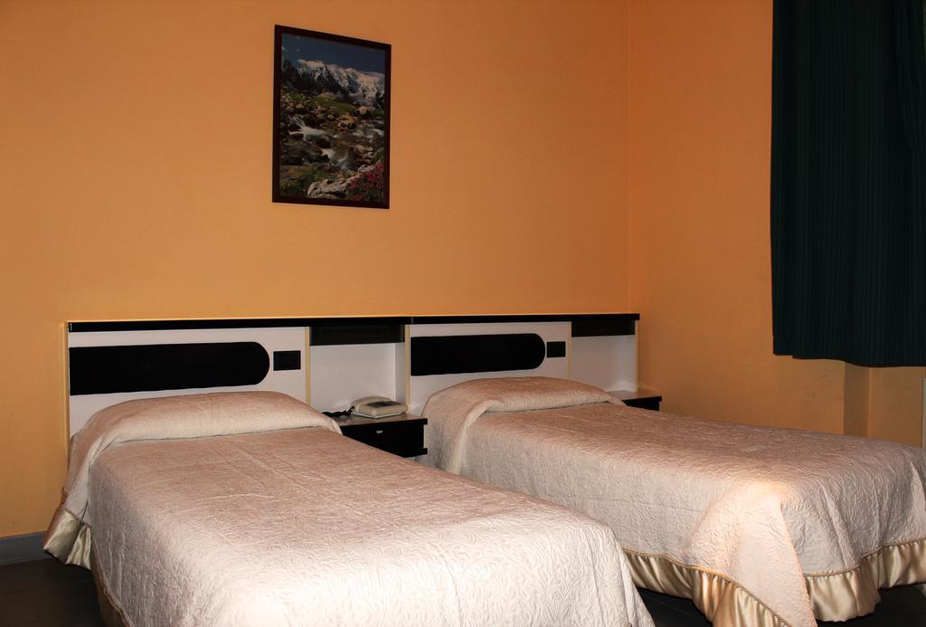 Hotel Falisco Fabrica di Roma Стая снимка