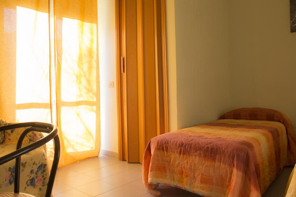 Hotel Falisco Fabrica di Roma Стая снимка