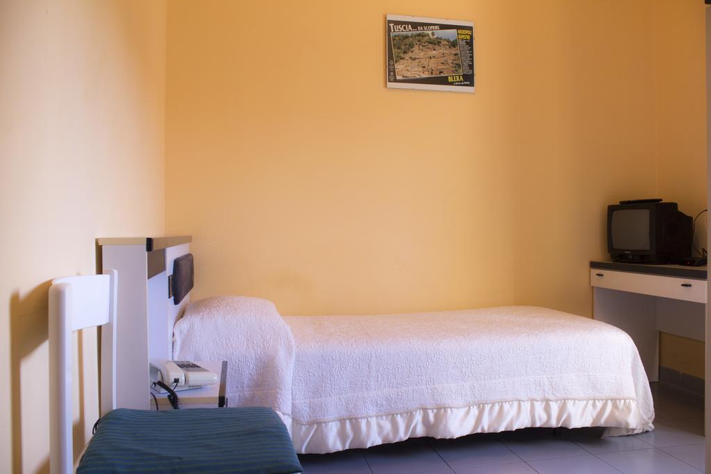 Hotel Falisco Fabrica di Roma Стая снимка