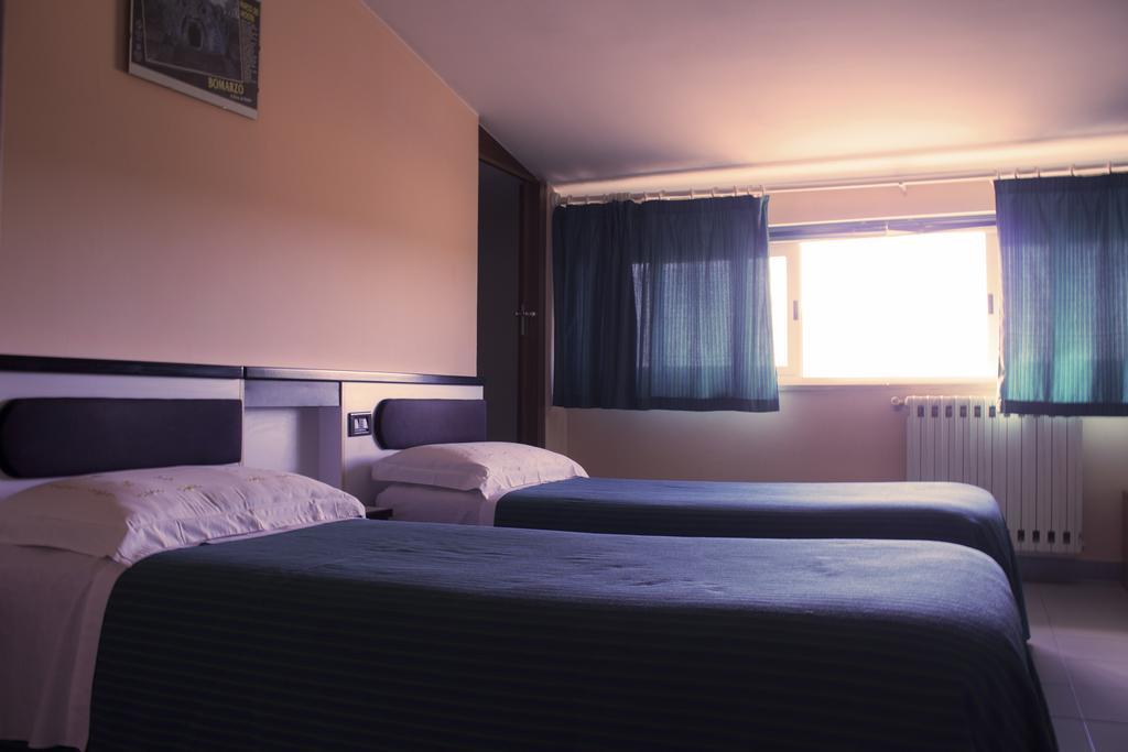 Hotel Falisco Fabrica di Roma Стая снимка