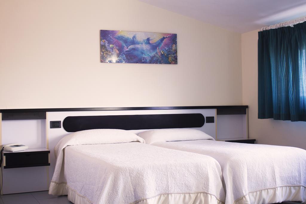 Hotel Falisco Fabrica di Roma Стая снимка